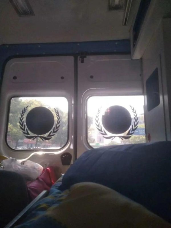 满江红配资 救护车2.8万元转运费引关注，网友讲述5年前转运经历：9小时花费7500元，感激医护